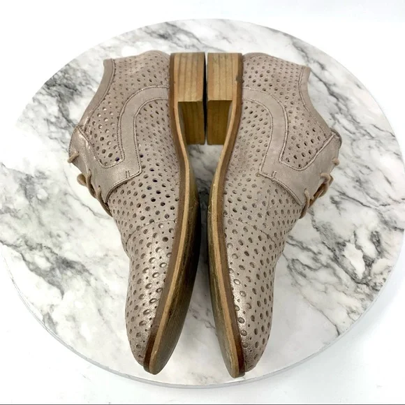 Anthropologie + Gee WaWa Metallic Perforated Oxford Flats 41 Spain Classic Boho